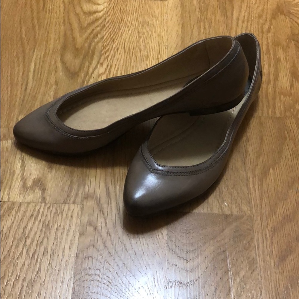 New Frye grey leather pointed flats 6